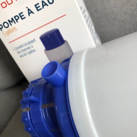 NEW Outbound Water Pump, 10 L, 5 Gallon Water Jug, Never Used Camping Cottage - Picture 5 of 8